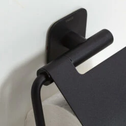 Tiger Toiletrolhouder Colar Met Klep Zwart -badkamer 123 2856