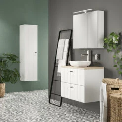 Tiger Maryport Badkamermeubelset 60 Cm Mat Wit Met Licht Eiken Wasblad, Witte Keramische Opzetkom En Matzwarte Grepen -badkamer 123 525